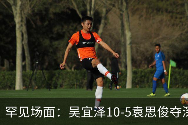 罕见场面：吴宜泽10-5袁思俊夺深圳公开赛冠军，颁奖两人互换奖杯